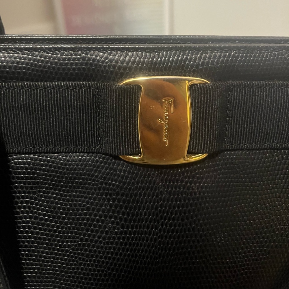 Salvatore Ferragamo Vala Shoulder Bag - Picture 5 of 12